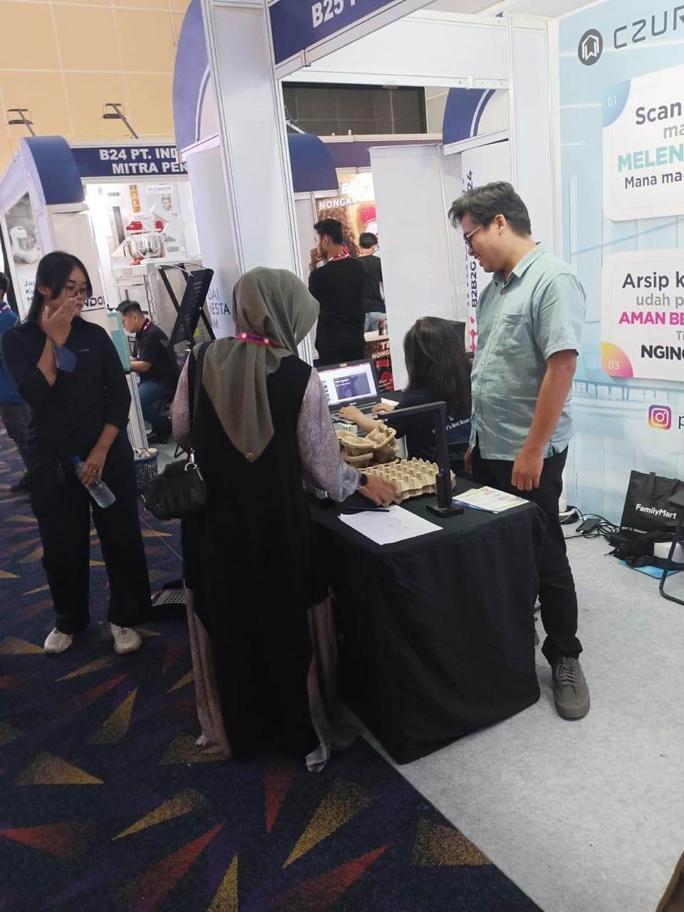 Booth CZUR PT Pindai Semesta Alam Ramai Dikunjungi di Pameran Teknologi — foto 2